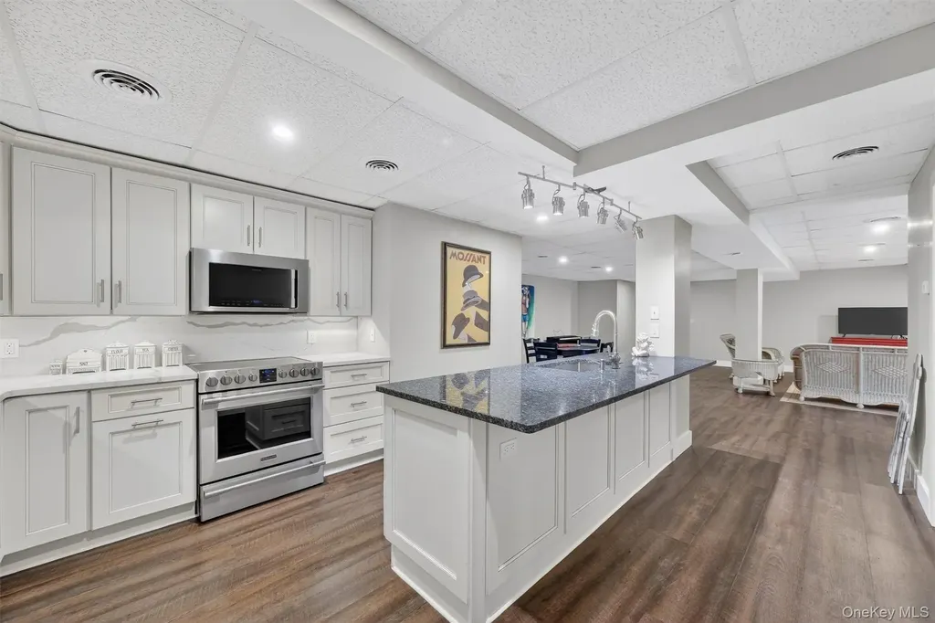 48 Eastview Lane Red Hook NY 12571