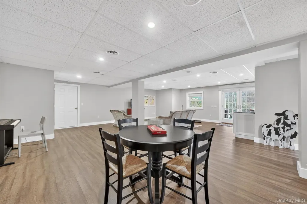 48 Eastview Lane Red Hook NY 12571