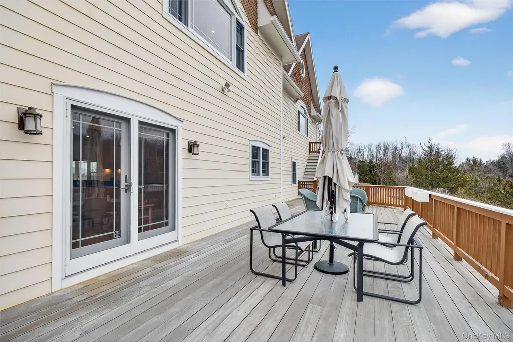 48 Eastview Lane Red Hook NY 12571