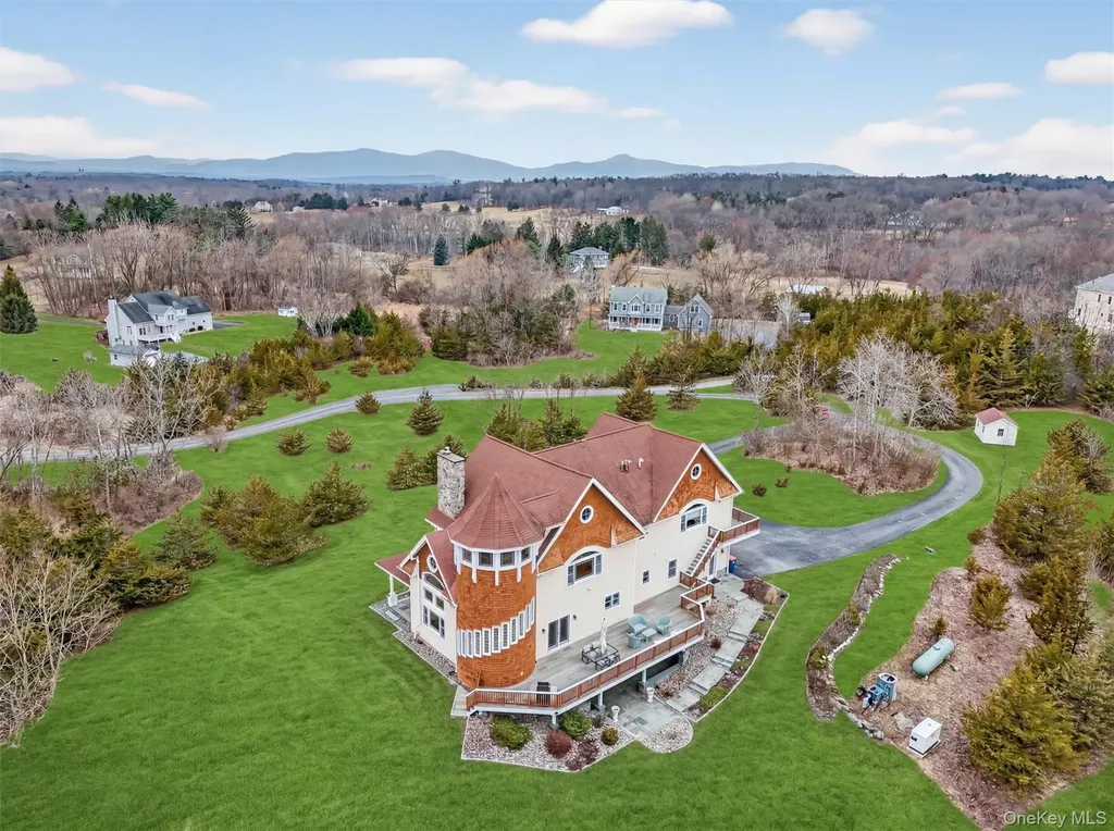 48 Eastview Lane Red Hook NY 12571