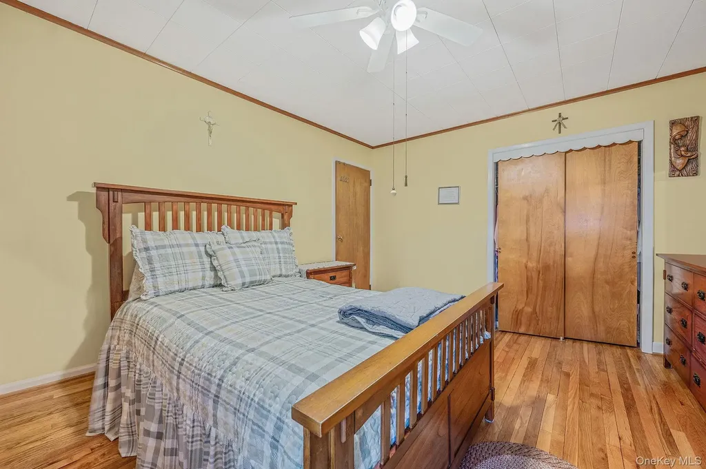 43 E June Street Lindenhurst NY 11757