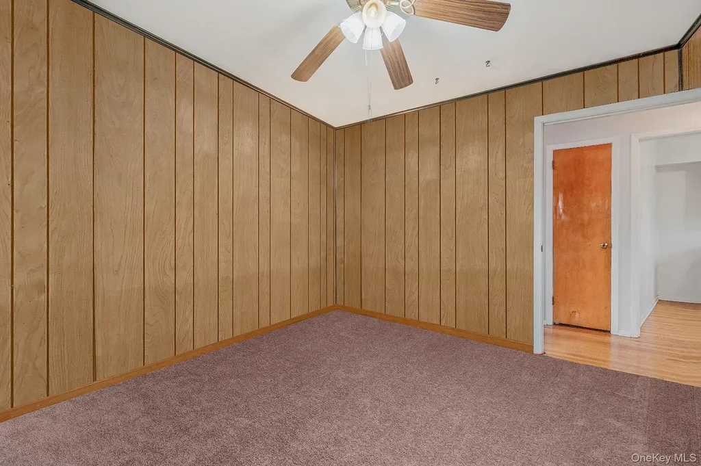 43 E June Street Lindenhurst NY 11757