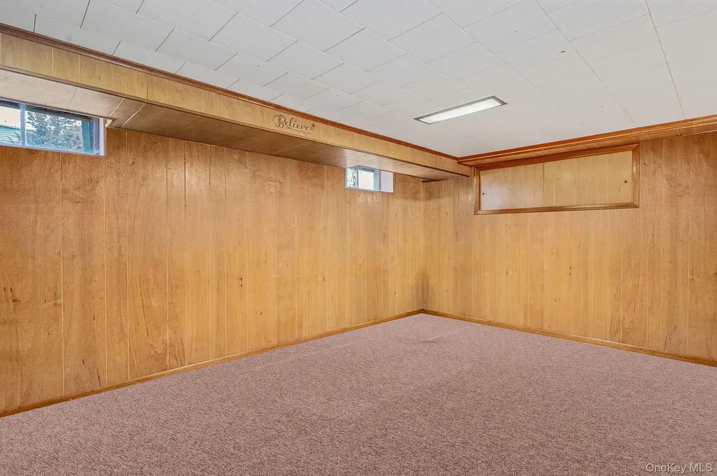 43 E June Street Lindenhurst NY 11757