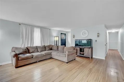 187 Hot Water Street Manorville NY 11949