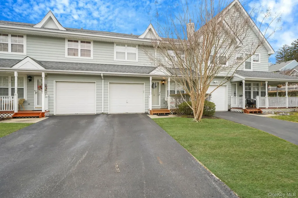 18 Summerfield Circle Central Islip NY 11722
