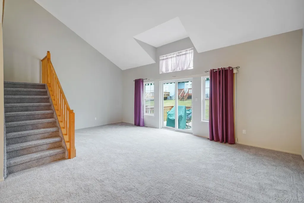 18 Summerfield Circle Central Islip NY 11722