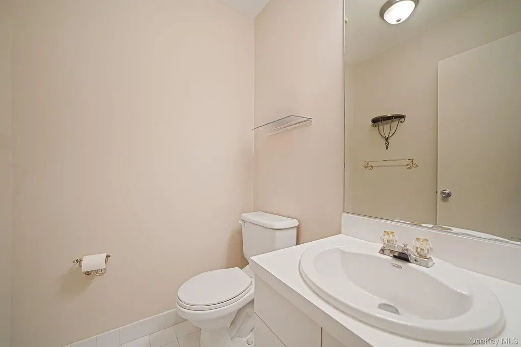 18 Summerfield Circle Central Islip NY 11722