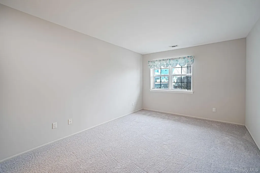 18 Summerfield Circle Central Islip NY 11722