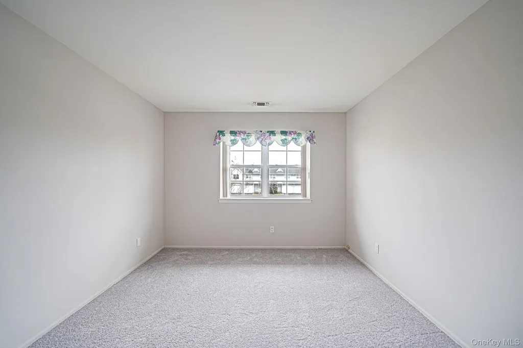 18 Summerfield Circle Central Islip NY 11722