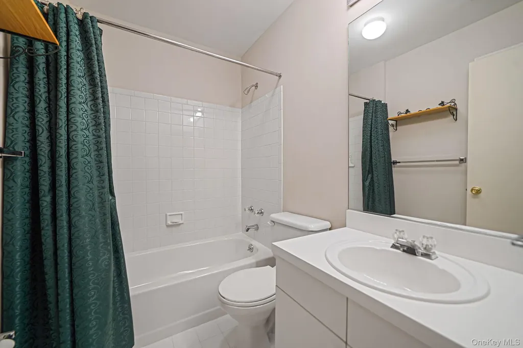 18 Summerfield Circle Central Islip NY 11722