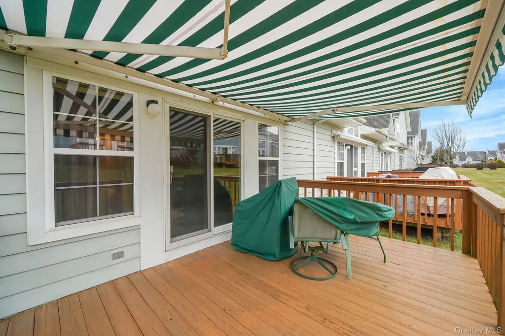 18 Summerfield Circle Central Islip NY 11722