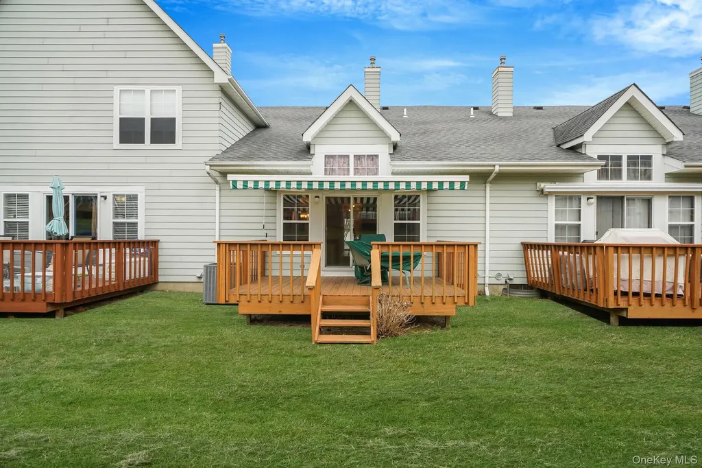 18 Summerfield Circle Central Islip NY 11722