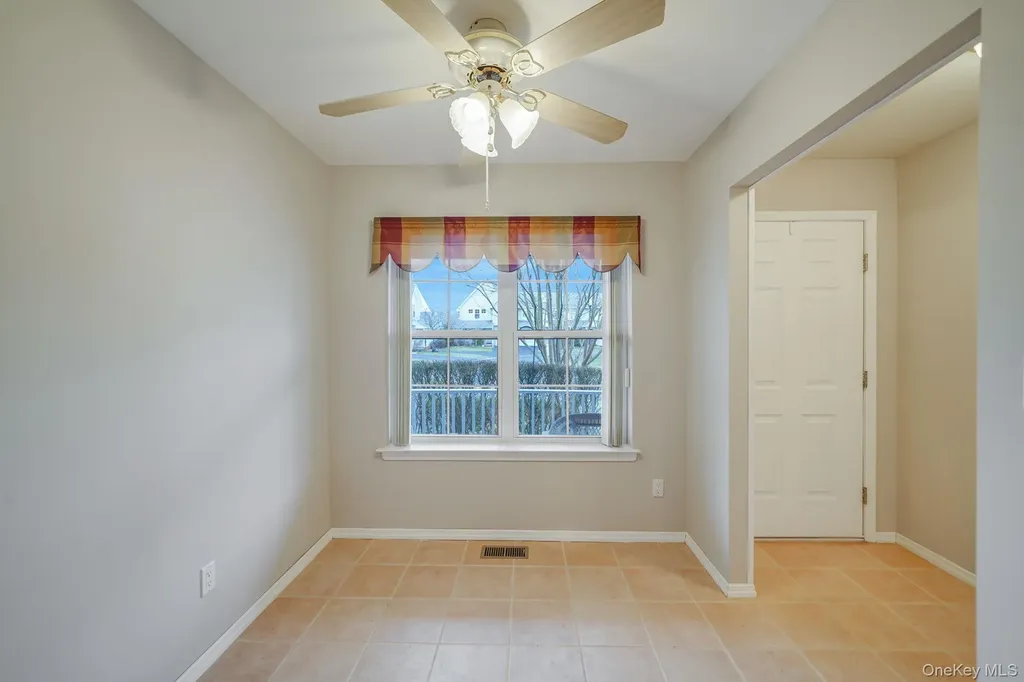 18 Summerfield Circle Central Islip NY 11722