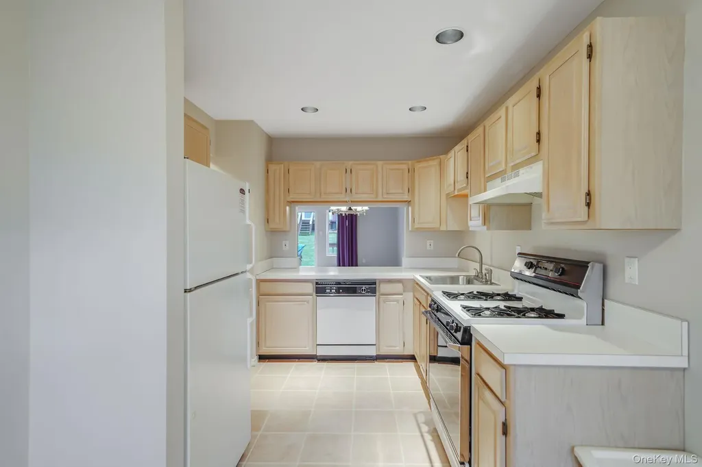 18 Summerfield Circle Central Islip NY 11722