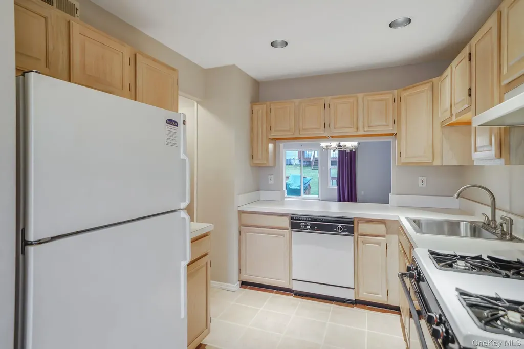 18 Summerfield Circle Central Islip NY 11722