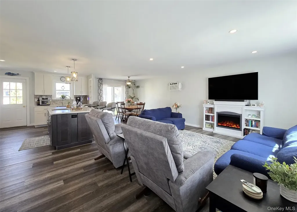19 Appel Drive E Shirley NY 11967