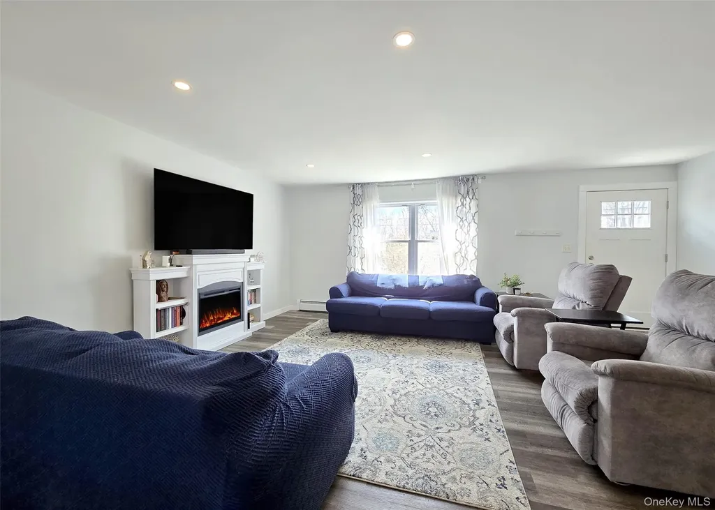19 Appel Drive E Shirley NY 11967