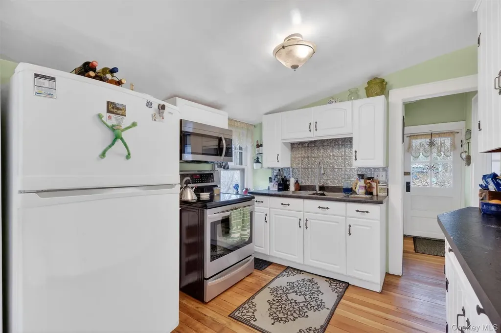 13 Perry Trail Carmel NY 10512