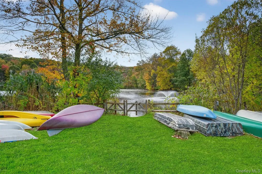 13 Perry Trail Carmel NY 10512