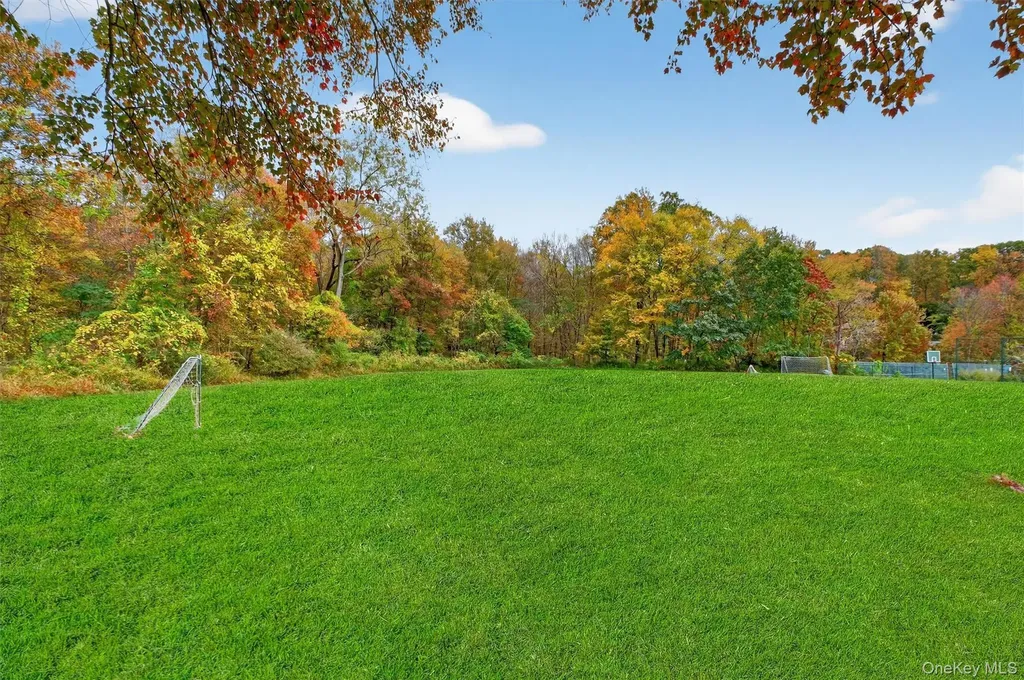 13 Perry Trail Carmel NY 10512