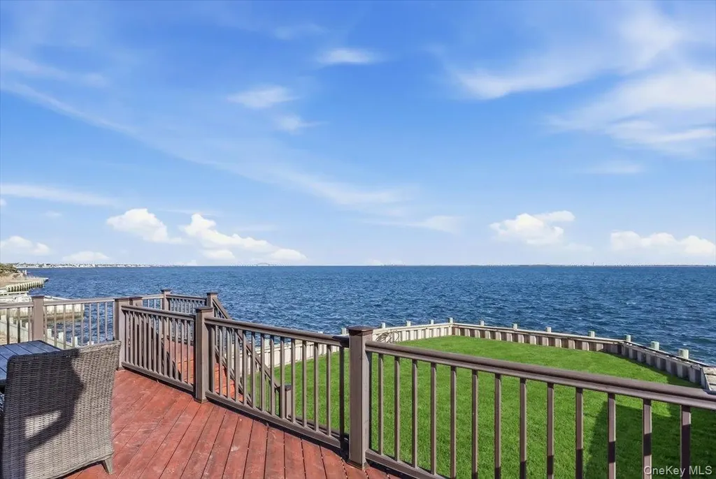 24 Milton Road Babylon NY 11702