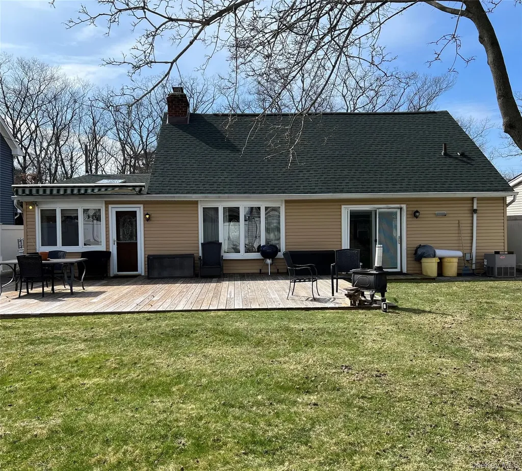 85 Riverside Avenue Massapequa NY 11758