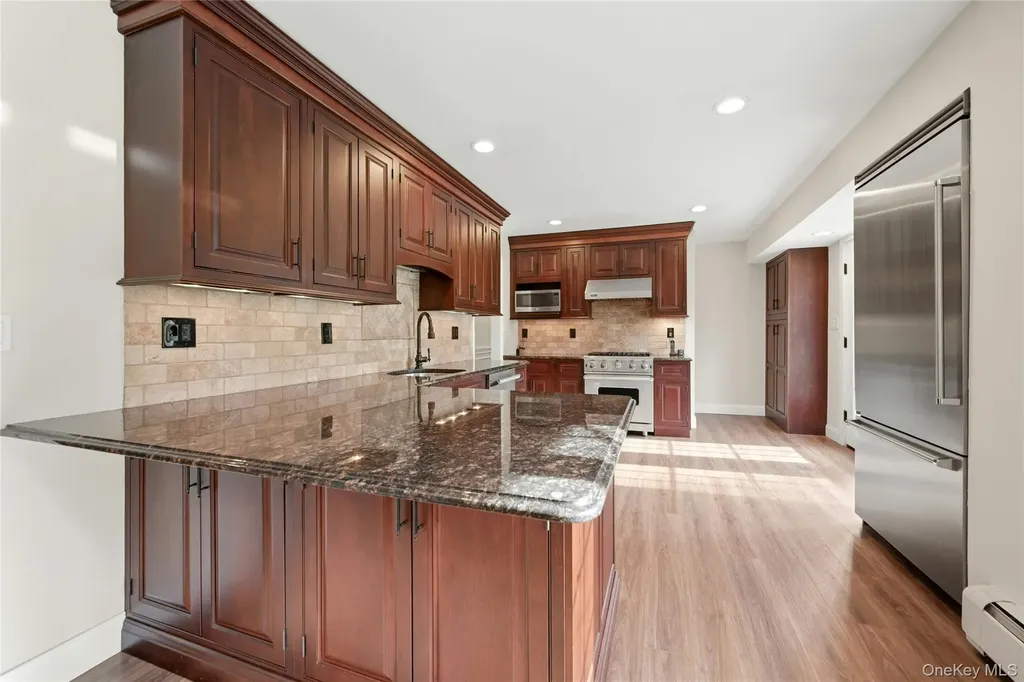 8 Kemswick Drive Stony Brook NY 11790