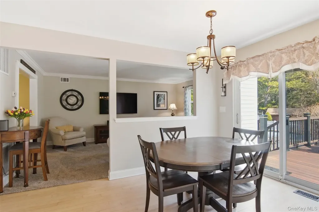 187 Natures Lane Miller Place NY 11764