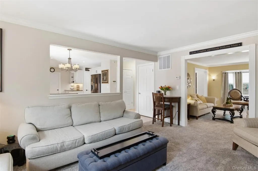 187 Natures Lane Miller Place NY 11764