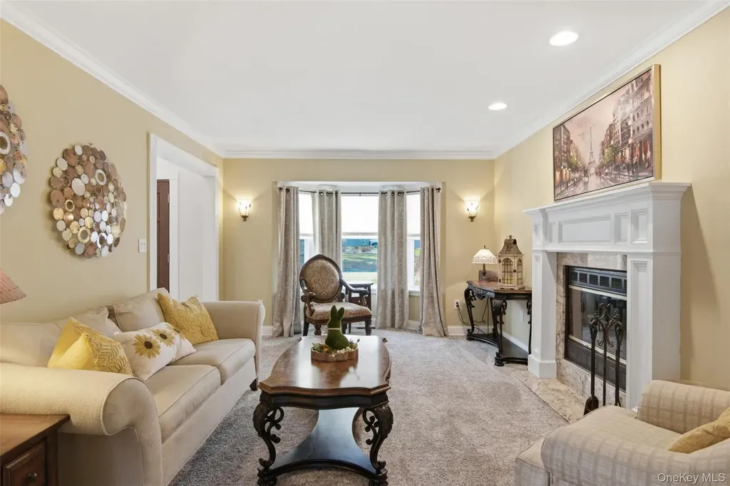 187 Natures Lane Miller Place NY 11764