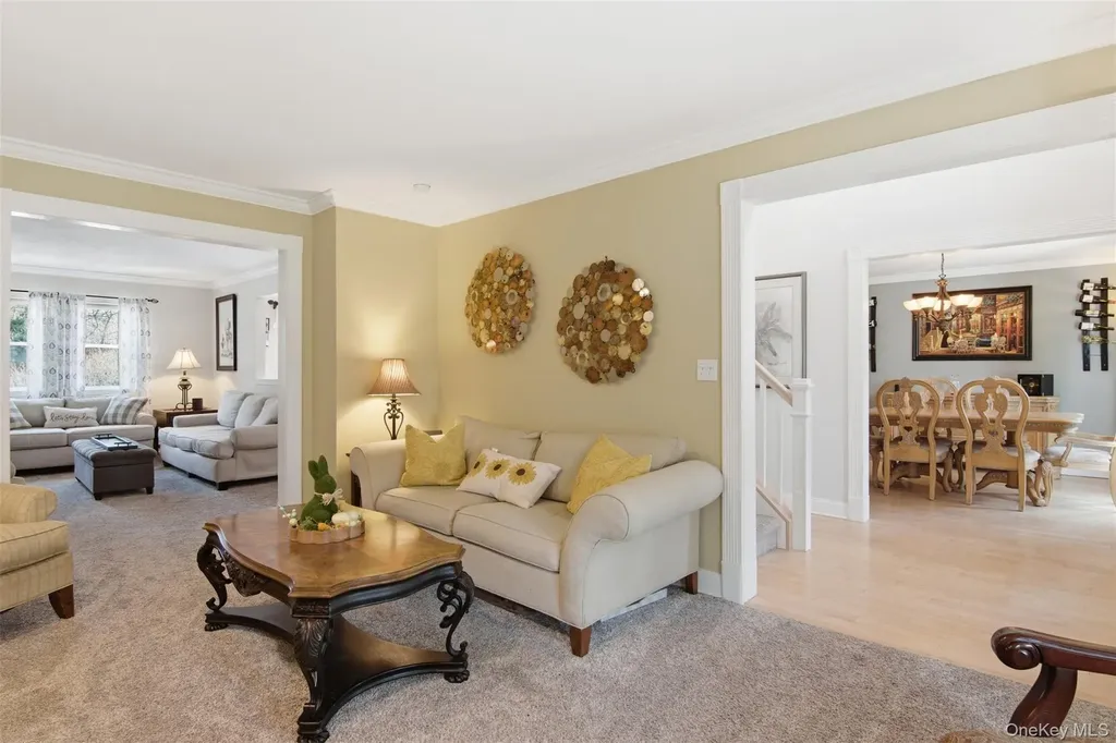 187 Natures Lane Miller Place NY 11764