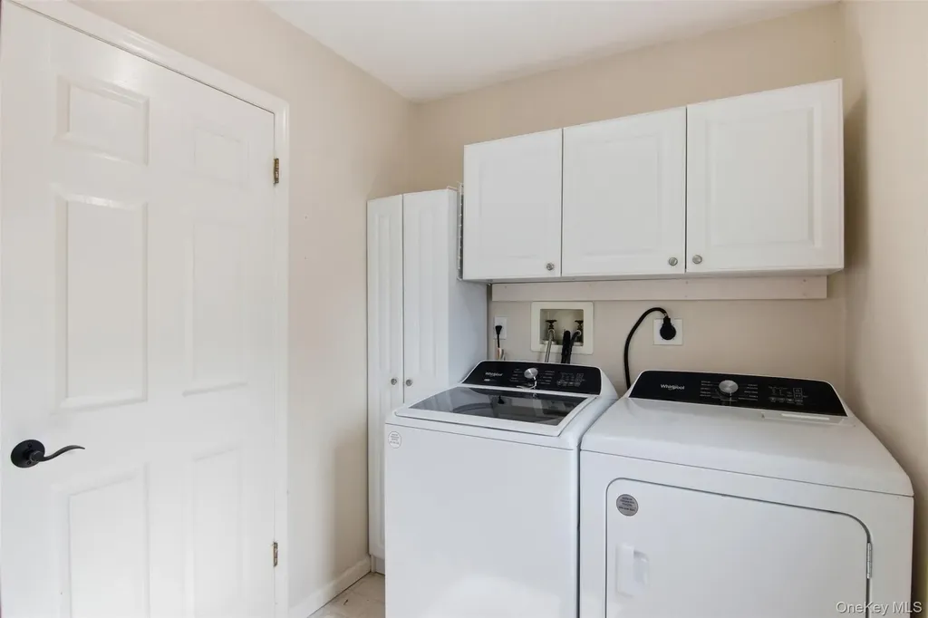 187 Natures Lane Miller Place NY 11764
