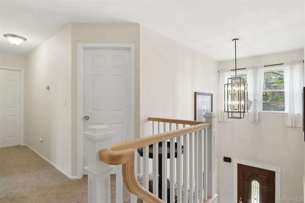 187 Natures Lane Miller Place NY 11764