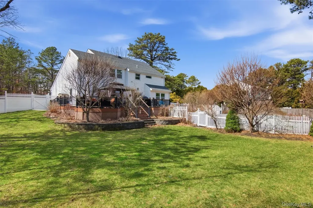 187 Natures Lane Miller Place NY 11764