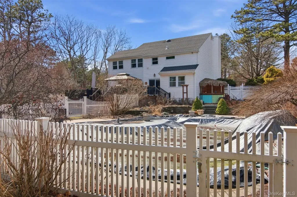 187 Natures Lane Miller Place NY 11764