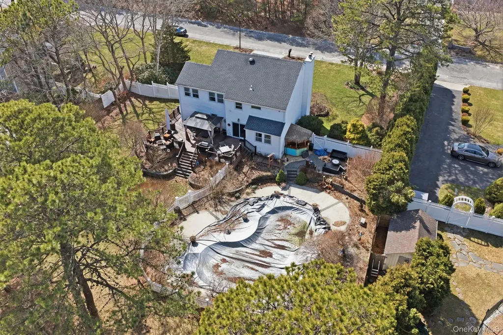 187 Natures Lane Miller Place NY 11764