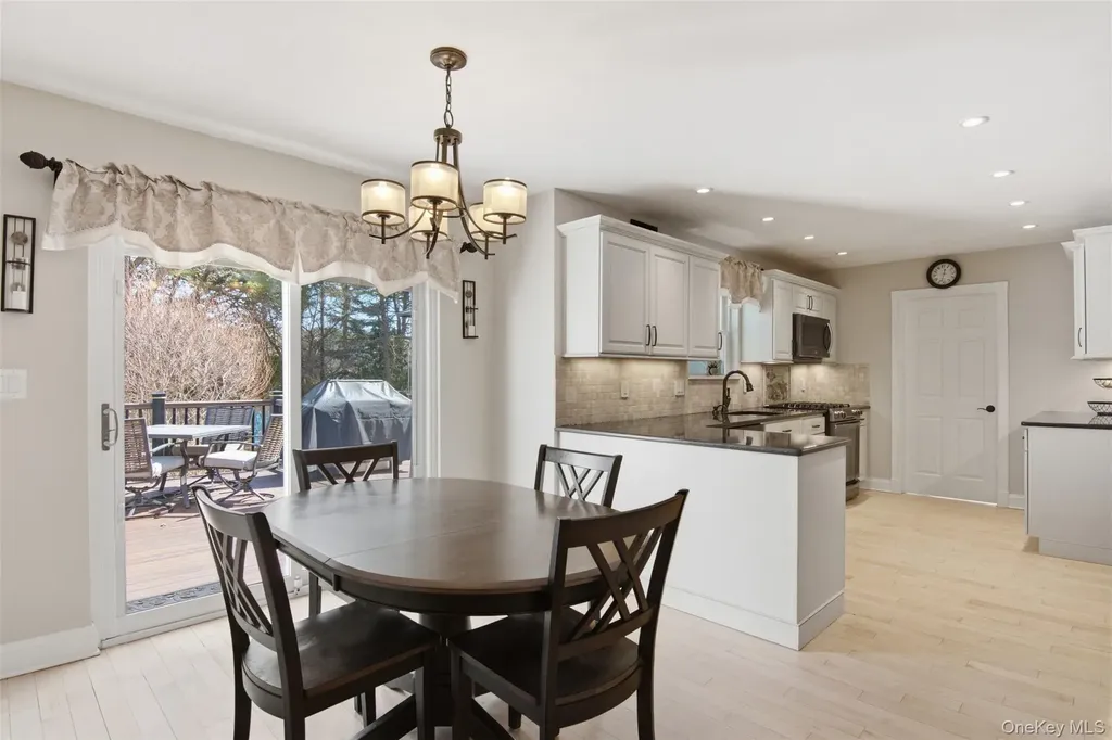 187 Natures Lane Miller Place NY 11764