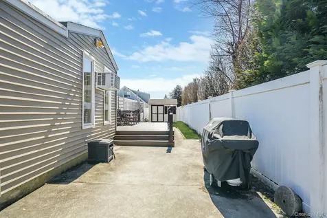 18 Wendorf Court North Babylon NY 11703