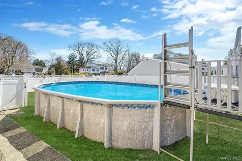 18 Wendorf Court North Babylon NY 11703