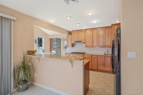 18 Wendorf Court North Babylon NY 11703