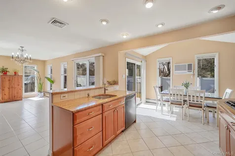 18 Wendorf Court North Babylon NY 11703