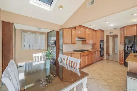 18 Wendorf Court North Babylon NY 11703