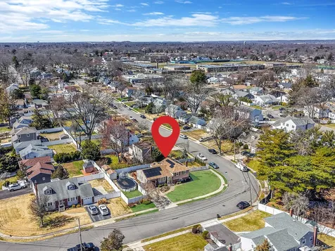 18 Wendorf Court North Babylon NY 11703