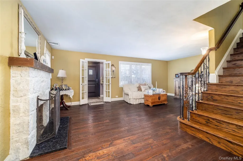 43 Webster Street Malverne NY 11565