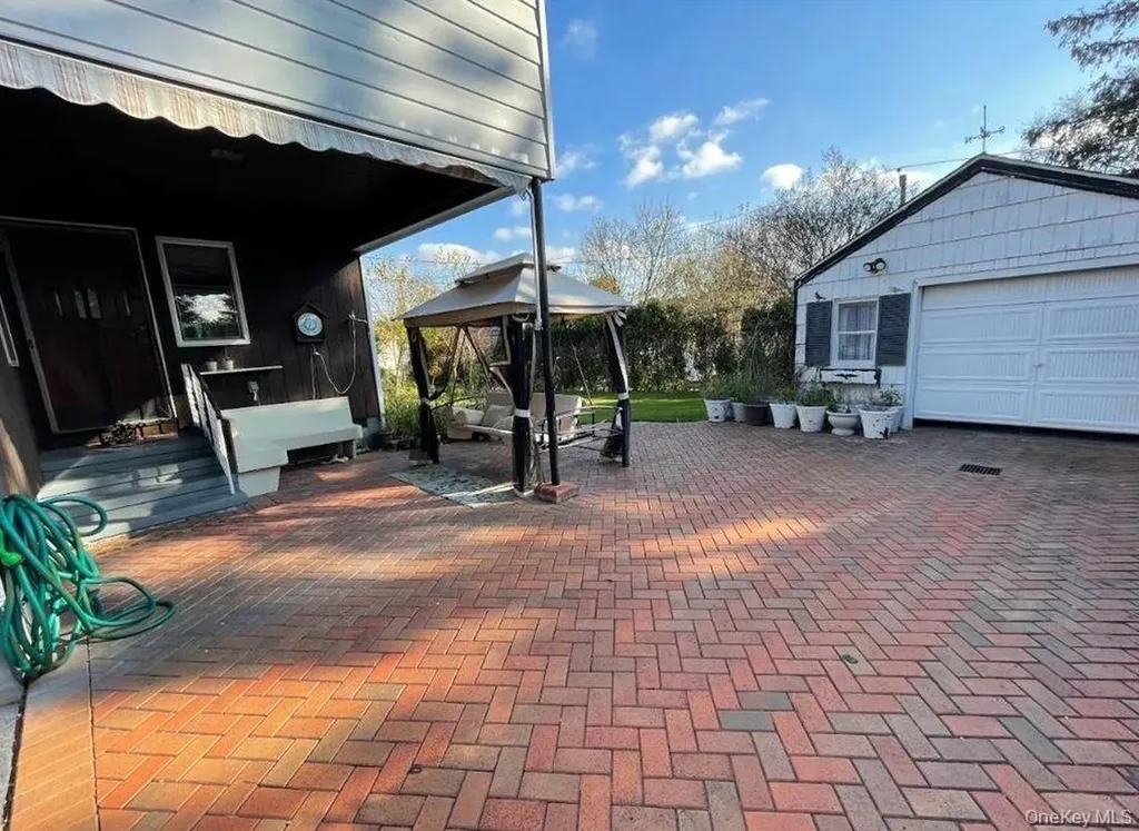 54 Camden Place New Hyde Park NY 11040
