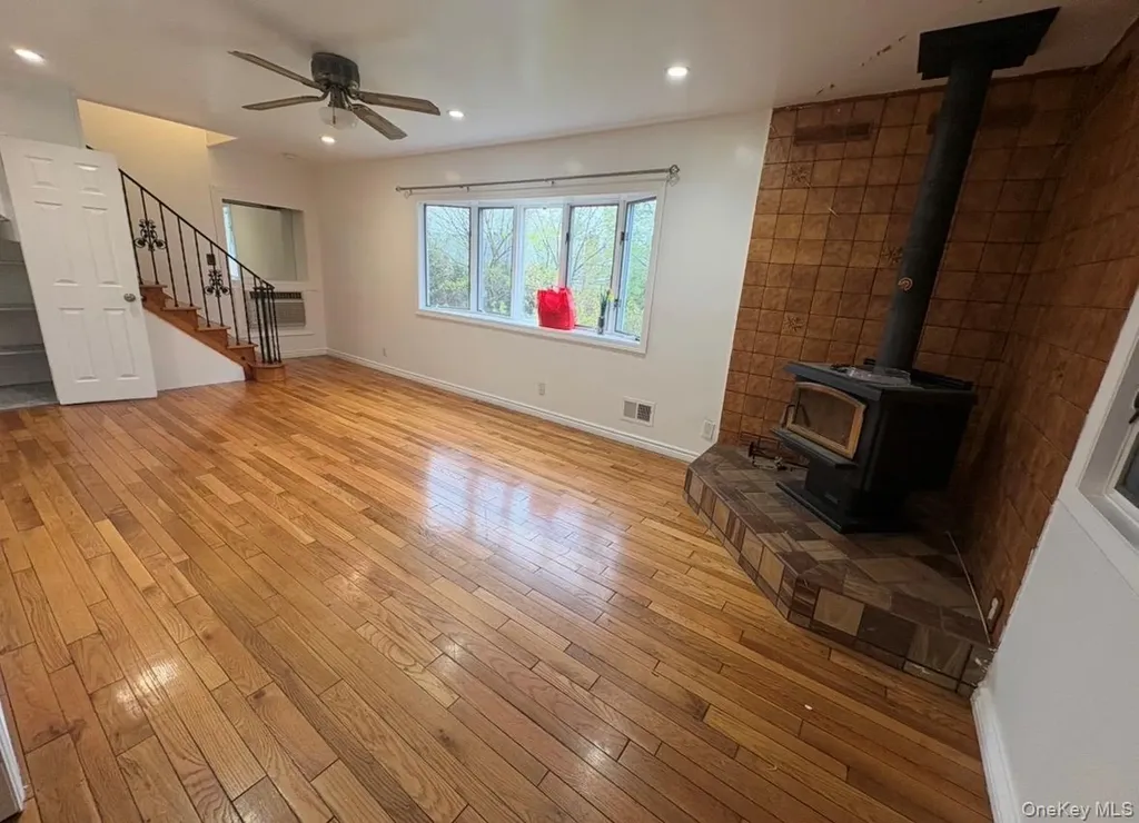 54 Camden Place New Hyde Park NY 11040