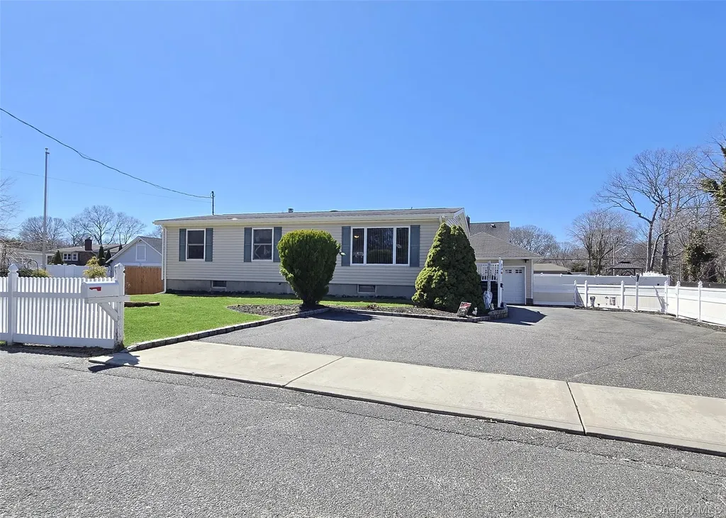 146 Webster Avenue Ronkonkoma NY 11779