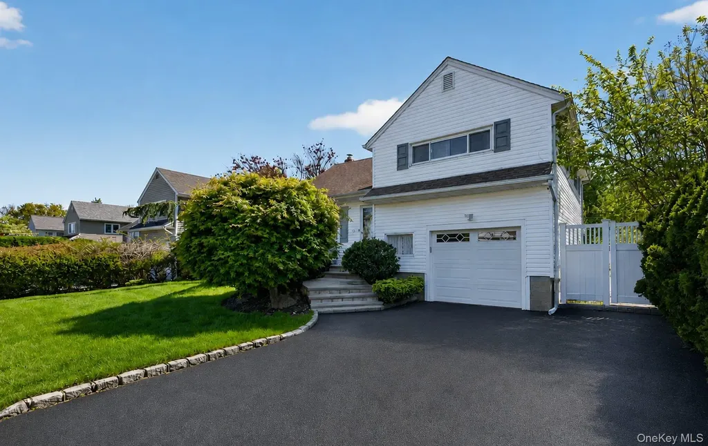 9 Marilyn Boulevard Plainview NY 11803