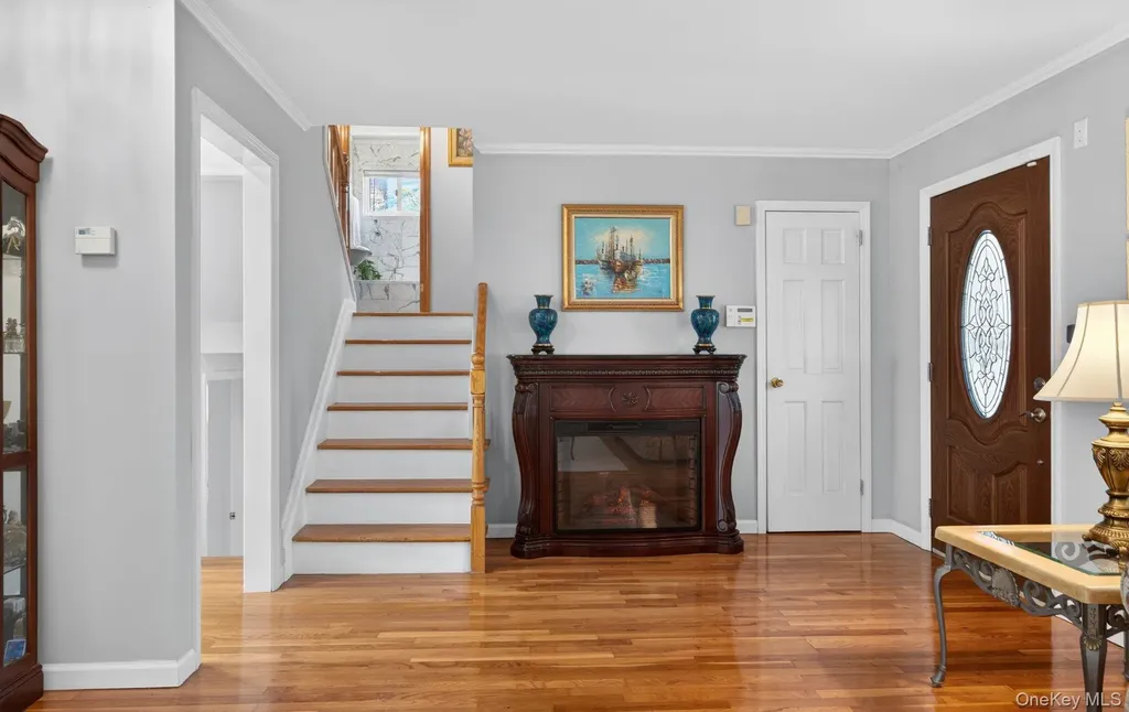 9 Marilyn Boulevard Plainview NY 11803