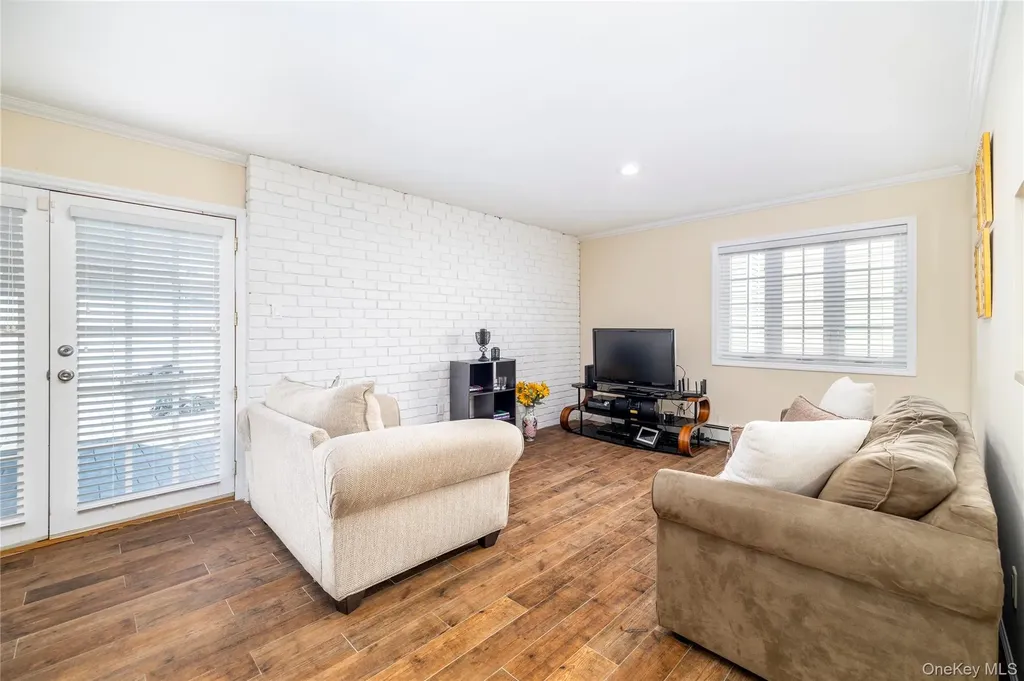 3930 Jane Lane Oceanside NY 11572